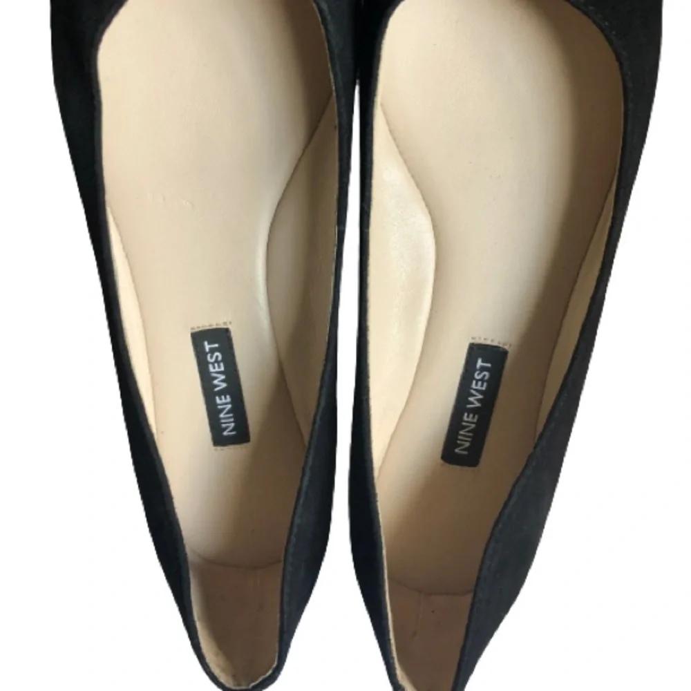 Nine West Speakup Almond Toe Flats Black Suede Size 7.5 EUC - Picture 4 of 9
